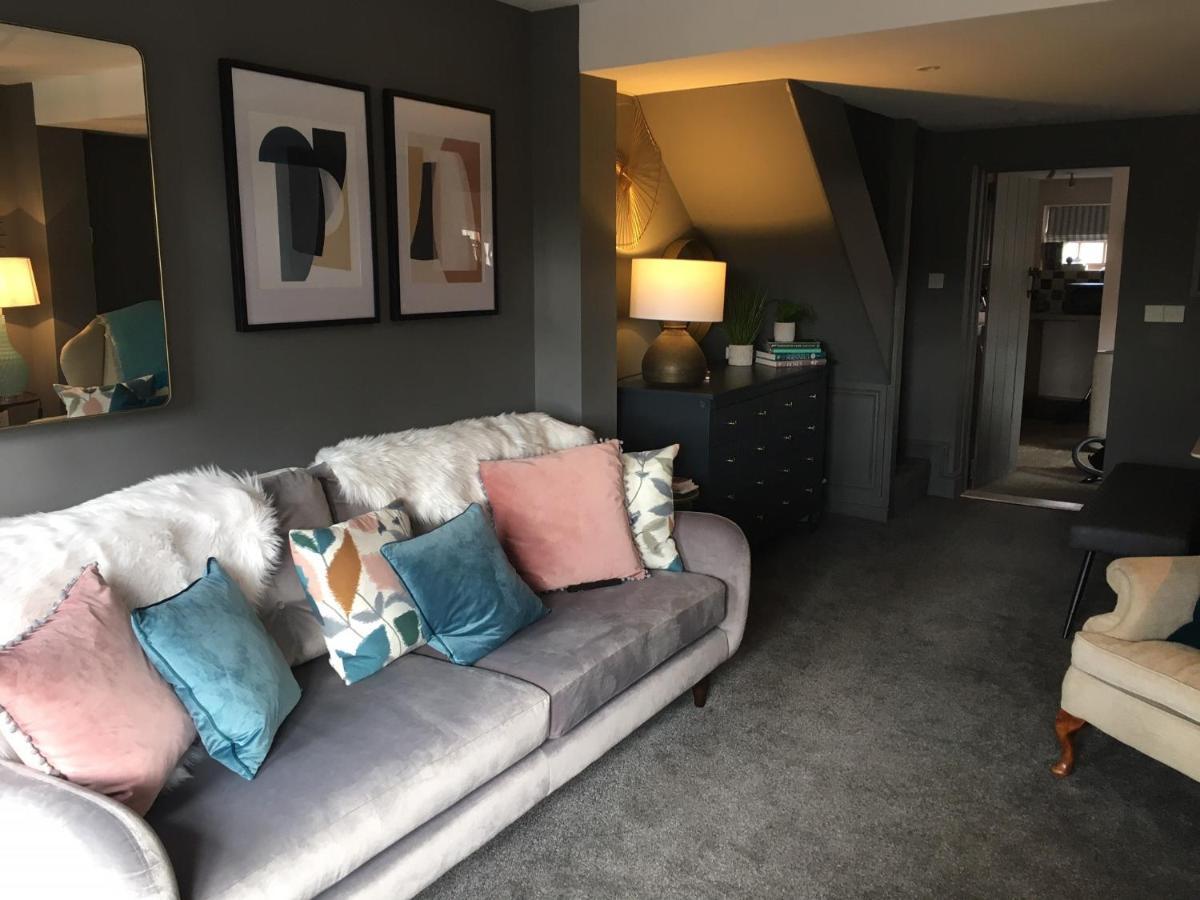 Cosy Lincs Wolds In Picturesque Holiday home *